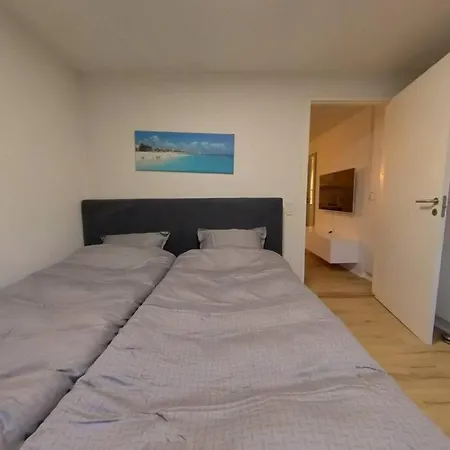 公寓 Cozy With Private Garden And Parking *