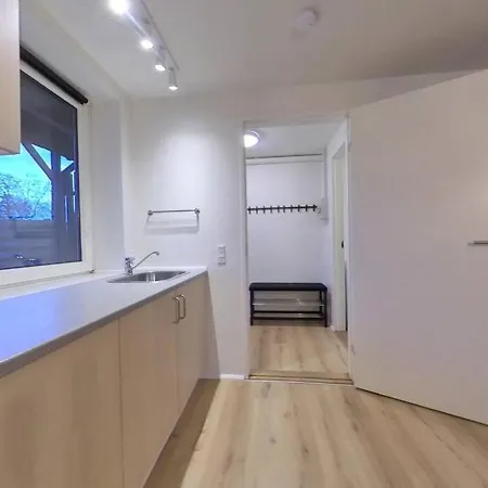 公寓 Cozy With Private Garden And Parking *